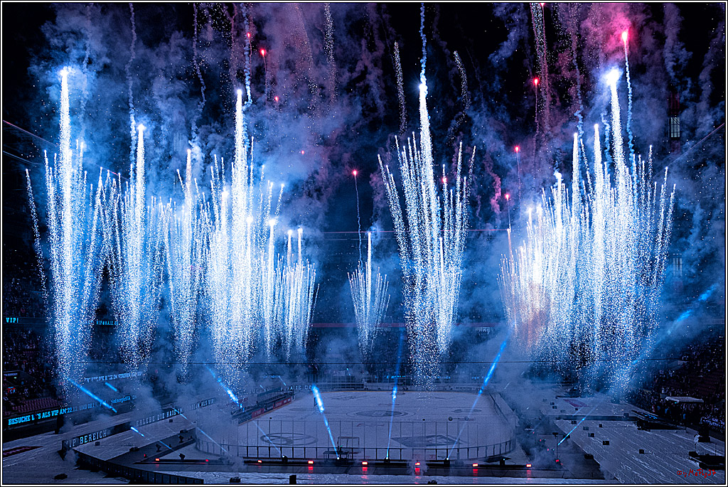 PENNY DEL WINTER GAME;  Kölner Haie - Adler Mannheim; Köln, 03.12.2022